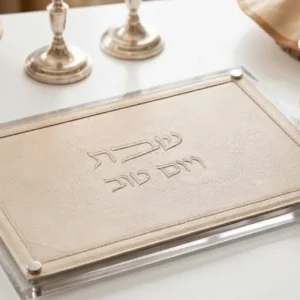 מגש חלה דגם ״שבת ויום טוב״ מהודר עם פלקטה דמוי עור