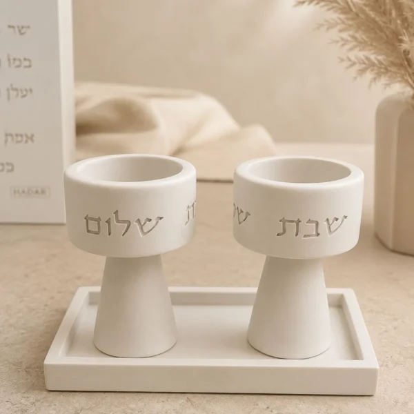 סט פמוטים קטנים עם מגש בטון לבן