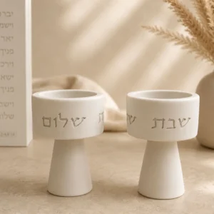 פמוטים קטנים עם מעמד